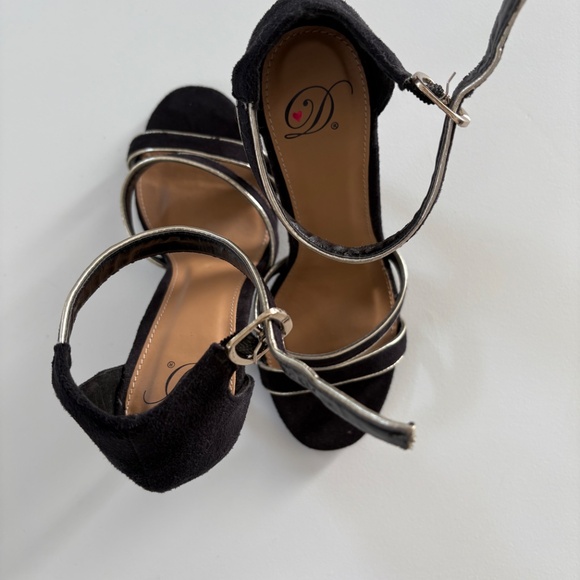 Shoes - Picture 4 of 4